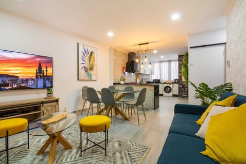 Living room, Seating area, Dining area