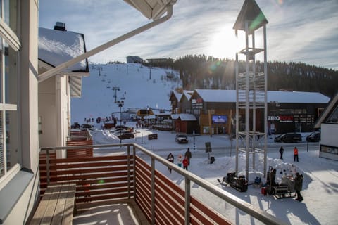 Restaurant/places to eat, Winter, Bowling, Golfcourse, Nightclub / DJ, Ski School, Skiing, Skiing, Balcony/Terrace, Hiking, Cycling, Evening entertainment, Mountain view, Street view, Shopping Area, Location