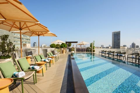 Day, Swimming pool