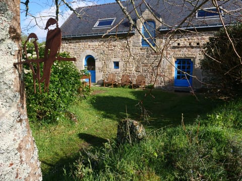 Property building, Day, Garden, Garden view