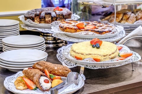 Food and drinks, Food, Continental breakfast