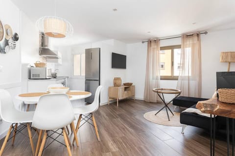 Stylish&bright Close To Subway Apartment in L'Hospitalet de Llobregat