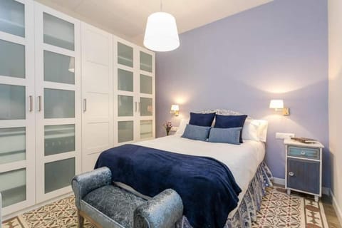 Lovely Designed House Connected To Center House in Barcelona