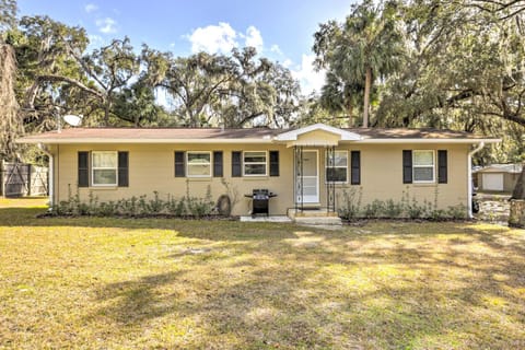 Less Than 1 Mi to Lake Weir Quiet Summerfield Getaway House in Lake Weir