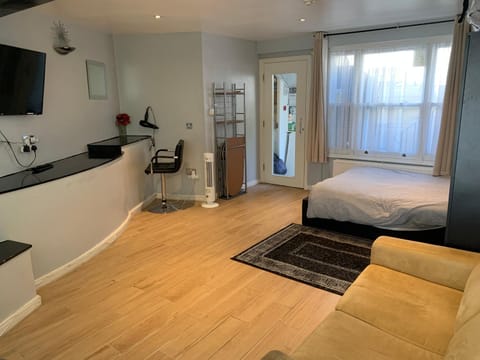 Bed, Living room, Photo of the whole room, Bedroom