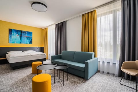 Bed, Photo of the whole room, Seating area, Bedroom