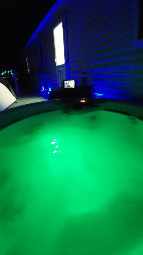 Len's Getaway Tattershall Lakes Campground/ 
RV Resort in Tattershall