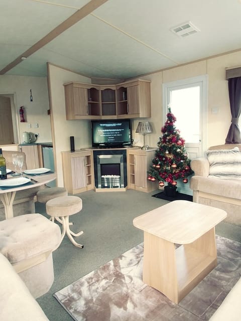 Len's Getaway Tattershall Lakes Campground/ 
RV Resort in Tattershall