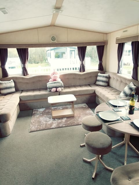 Len's Getaway Tattershall Lakes Campground/ 
RV Resort in Tattershall