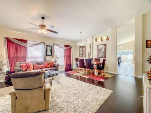 Spacious home w pool & game room House in Four Corners