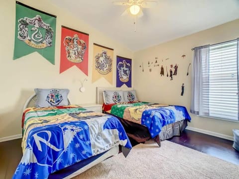 Spacious home w pool & game room House in Four Corners