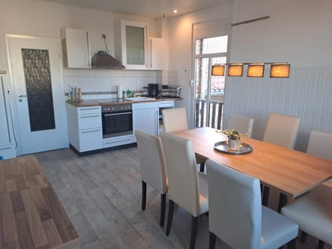 Kitchen or kitchenette, Seating area, Dining area, pet friendly, stove, toaster