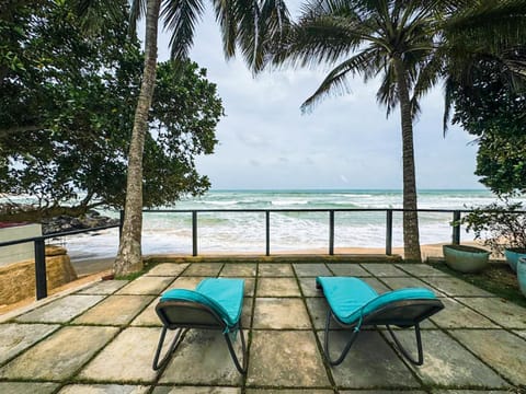 Patio, Day, Natural landscape, View (from property/room), Balcony/Terrace, Living room, Seating area, Beach, Sea view, sunbed