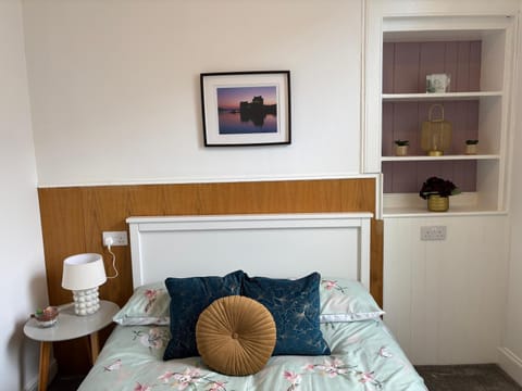 Newly refurbished town centre apartment Apartment in Oban