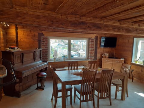 TV and multimedia, Living room, Dining area