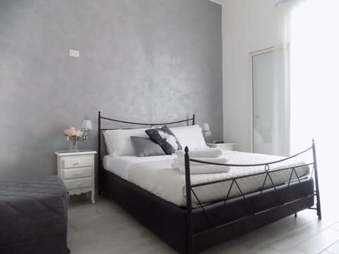 Bedroom, towels