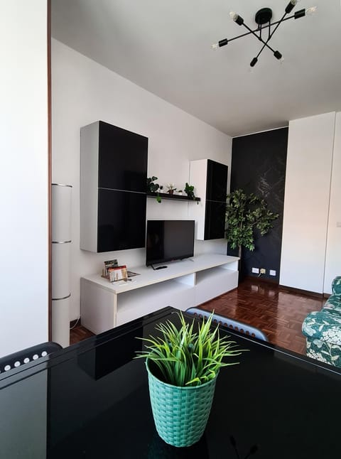 Communal lounge/ TV room, TV and multimedia, Living room, Seating area