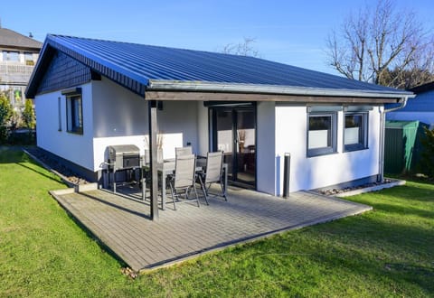 Property building, Garden, Balcony/Terrace