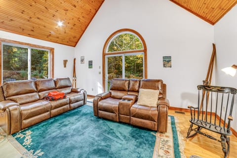 Cozy Cabin in the Woods Cabin in South Londonderry