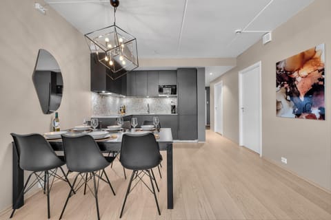 Kitchen or kitchenette, Seating area, Dining area, minibar