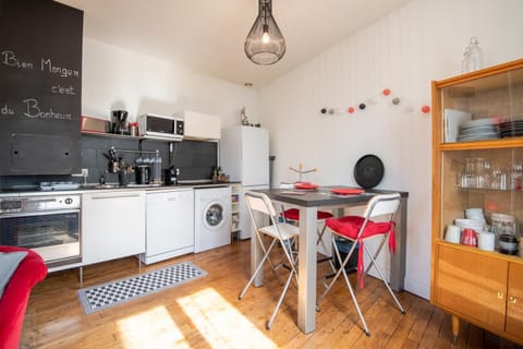 "AU VINCI ROUGE" Downtown - Modern - Bright Apartment in Amboise