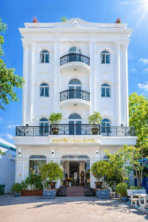 Property building, Day