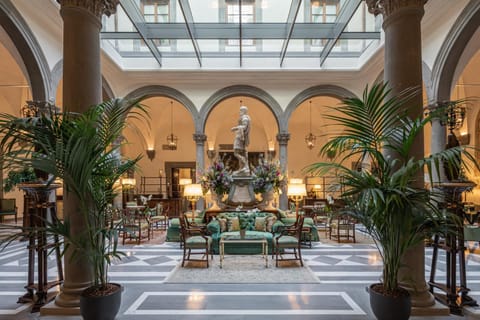 Restaurant/places to eat, Lounge or bar