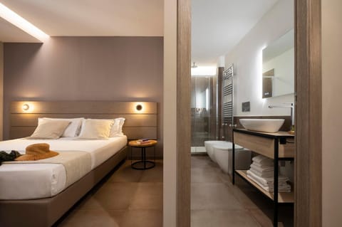 Toilet, Bed, Bathroom, Photo of the whole room, Bedroom, towels