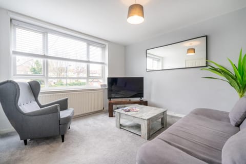 Communal lounge/ TV room, TV and multimedia, Living room, Seating area, Evening entertainment