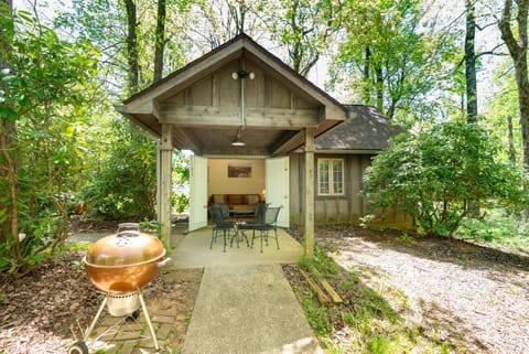 Love Ridge Mountain Lodging House in Massies Mill