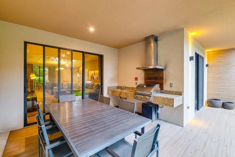 Magic Villas Townhome about 5 Mi to Disney Parks! House in Bay Lake