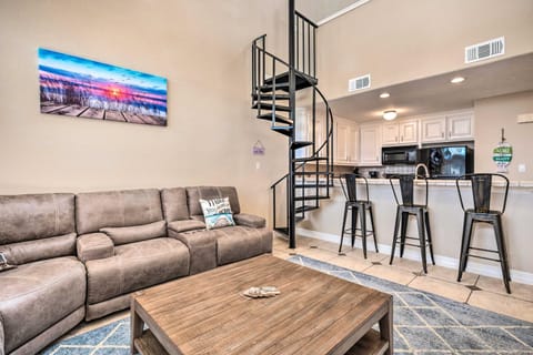 Idyllic Montgomery Condo with Pool and Lake View! Apartment in Lake Conroe