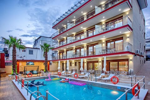 Property building, Pool view