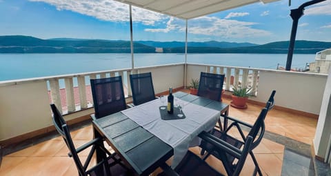 Living room, Sea view