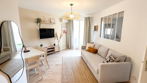 Communal lounge/ TV room, TV and multimedia, Seating area, Evening entertainment