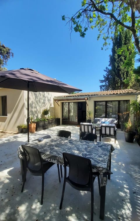 Gîte des Bartavelles House in Mazan