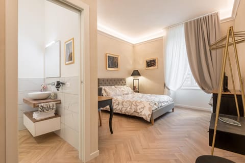 Bed, Bathroom, Photo of the whole room, Bedroom