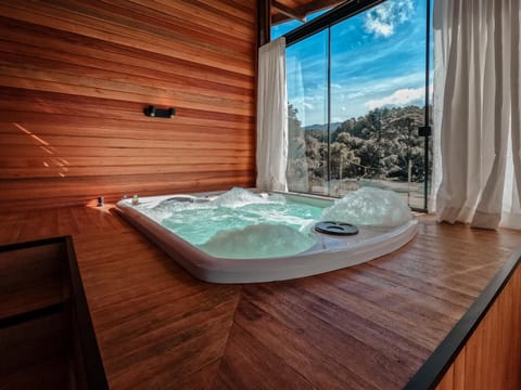 Natural landscape, Hot Tub, Bathroom, Bedroom, Mountain view, Bath