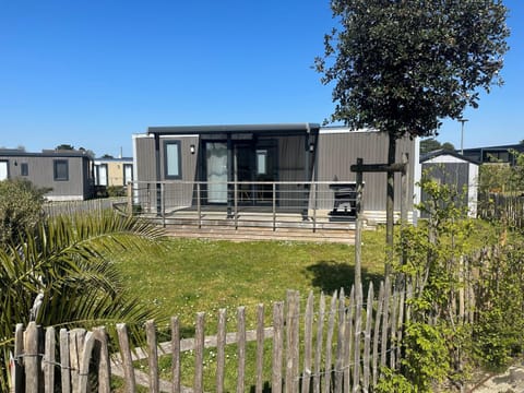 Mobil-home 6 pers, 3 chambres, piscine chauffée, plage à 200m, terrasse couverte - FR-1-361A-12 House in Jullouville