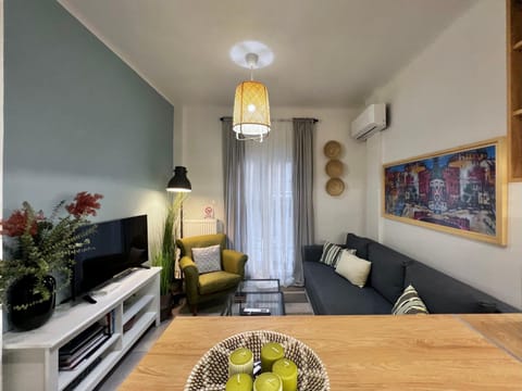 TV and multimedia, Seating area, Dining area