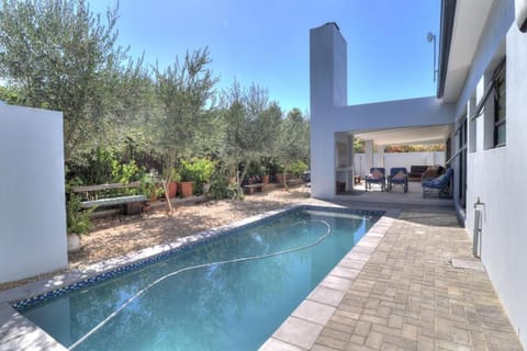 Patio, BBQ facilities, Swimming pool, Swimming pool