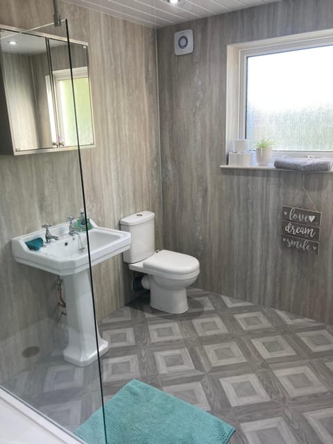 The Waterside Apartment 6 Apartment in England