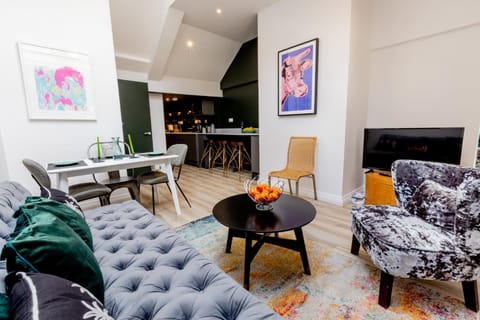 Living room, Seating area