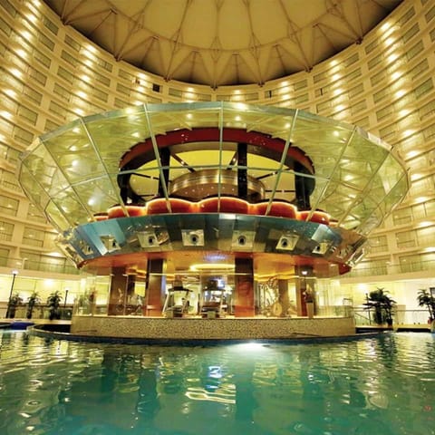 Restaurant/places to eat, Swimming pool