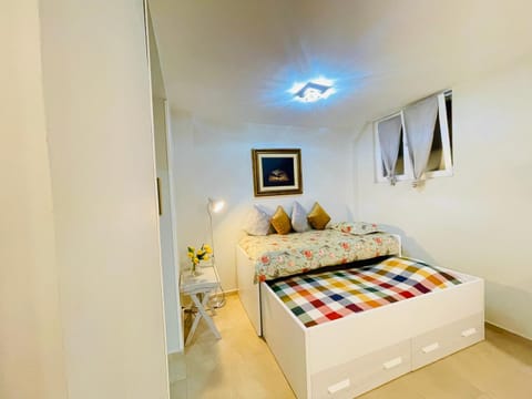 Bed, Living room