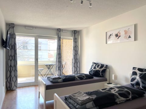 Bed, TV and multimedia, Living room, Bedroom
