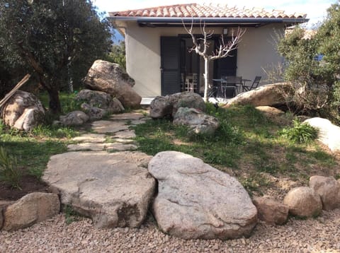 Coquet appartement indépendant entre mer et maquis House in Porto-Vecchio