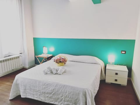 LT - Room's Bed & Living Bed and Breakfast in Monza