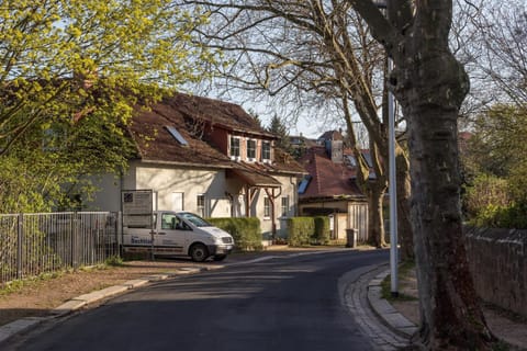 Property building, Neighbourhood