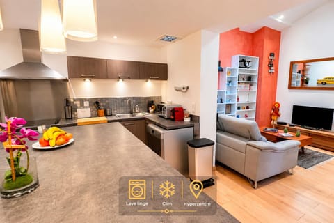 Kitchen or kitchenette, Living room, Dining area
